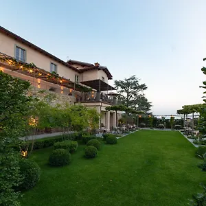 Relais San Vigilio Al Castello Отель